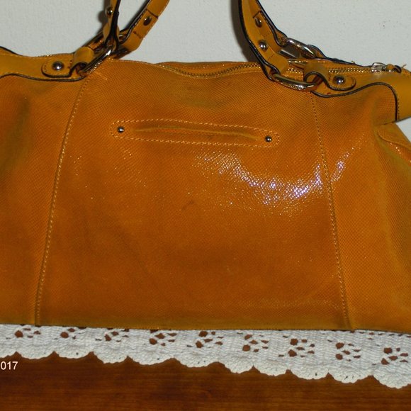 B. Makowsky Satchel Lombard Lizard Dandelion - Picture 3 of 11